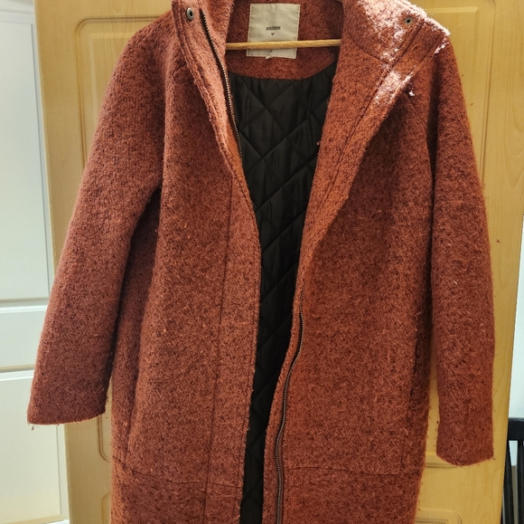 Minimum knee length wool coat. - Picture 3 of 3